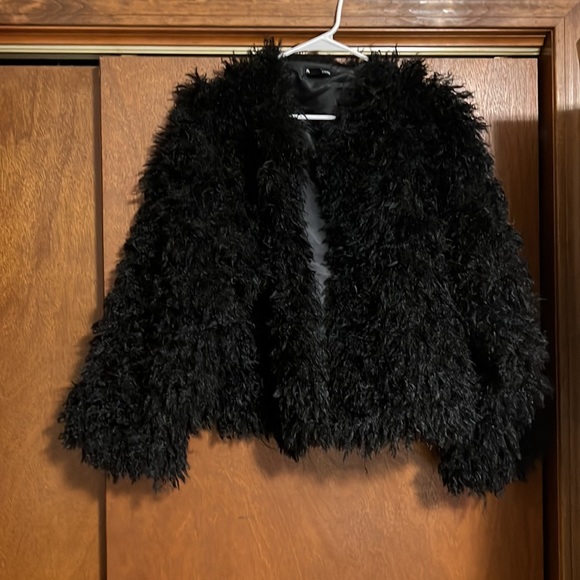 Shaggy Black Cropped Coat🖤 - Picture 9 of 9